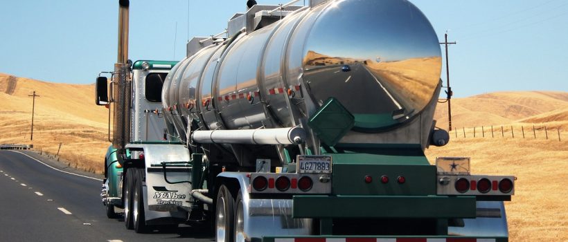 LKW in Der Rückseite. Lieferwagen Für Die Lieferung. Lkw Mit Tanks