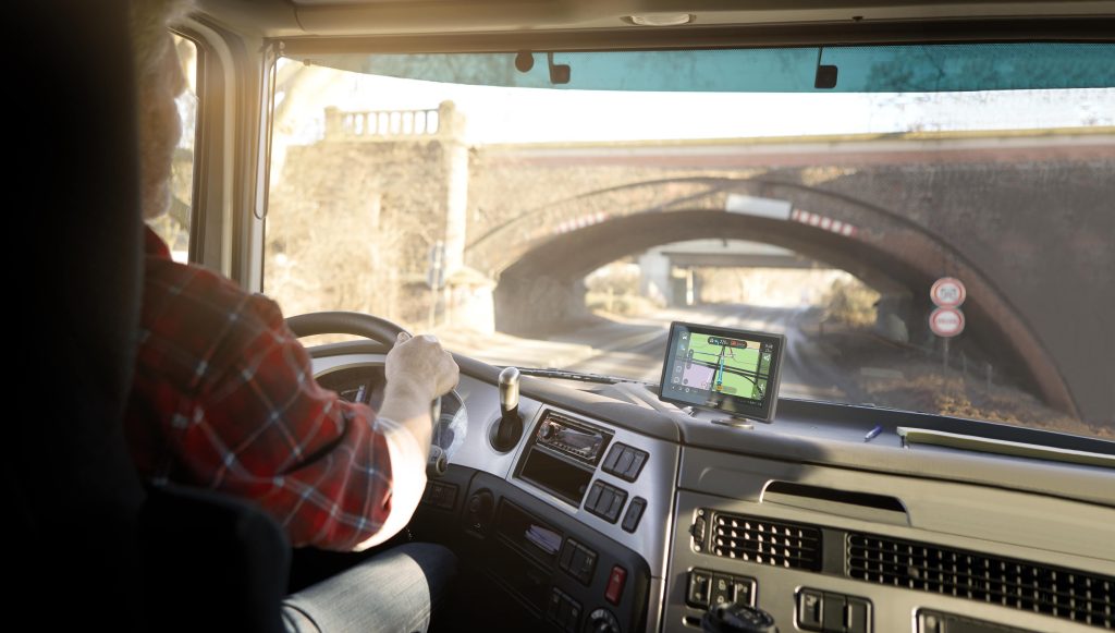 Camionero que conduce